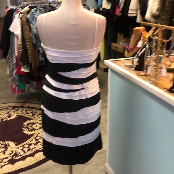 JS COLLECTION Black/White Tiered Cocktail Dress 10 - Picture 7 of 8